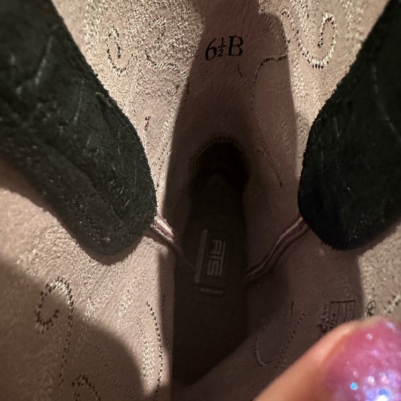 ARIAT women’s boots - Picture 2 of 3